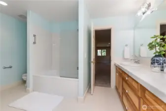 jack and jill bath
