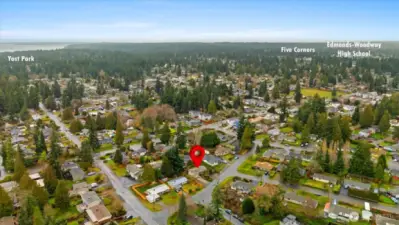 Excellent Edmonds location close to EVERYTHING!