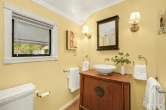 Full guest bathroom