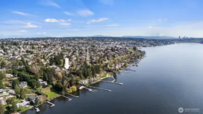 Ideally situated, this home offers close proximity to Lake Washington, a variety of restaurants, and downtown boutique shops.