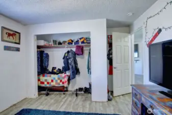 Bedroom 2 (Unit B)