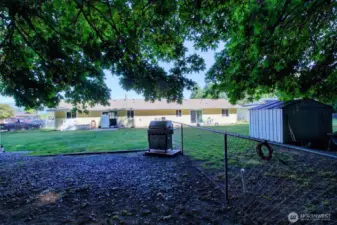 Well maintained yard (Unit B)