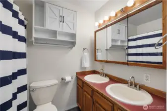 Full bathroom double sink