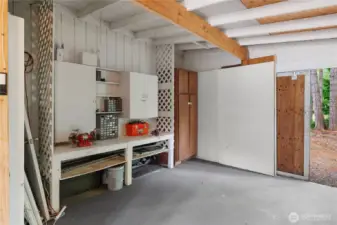 Workshop in the garage.  Yes it's a one car garage, but it has a whole shop area attached.  Great for work and projects.