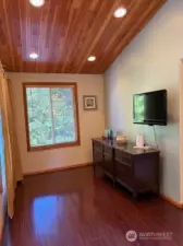 Den/Office/Bonus room. Make it your own space!
