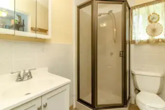 MIL 3/4 Bath w/Shower