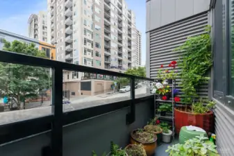 Private Deck off the Dining Room where Seller has enjoyed growing Herbs and Flowers. If you stand in the near Corner or slightly lean over the Railing, there is a great View of the Space Needle.