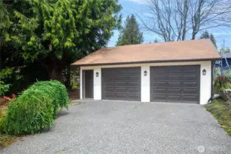 Garage/shop area