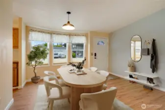 Sunny dining area with bay window and NEW top-down/bottom-up shades, ideal for gatherings. (Virtually staged)