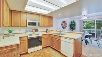 Featuring a built-in hotplate, a spacious double basin sink, resilient laminate surfaces, and classic parquet floors that bring texture and warmth to the kitchen