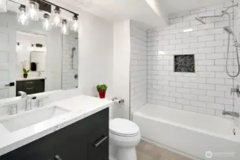 lower level 2nd primary bedroom en-suite full bathroom