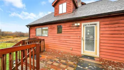 Large deck straight into the heart of the home .. the kitchen
