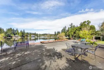 A perfect place to hang out after work, on weekends or with friends.