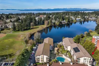 Such a picturesque setting at the Lake right next to a park and play fields.