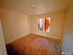 Bedroom 2 (Main Floor)