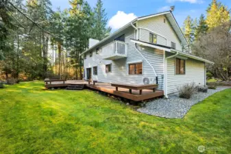 Large exterior deck for bbqs!