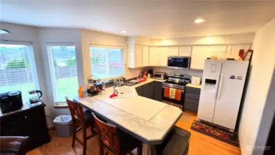 Kitchen with eat-in counter space