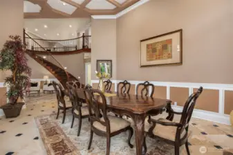 Large formal dining / entertaining space