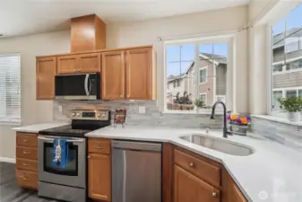 Many large windows keep the kitchen bright and shiny.