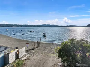 One street away from Pt Fosdick boat launch which makes boating so easy.
