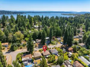 The neighborhood is centrally located by Matthews Beach, the Burke Gilman Trail and Sand Point Way for great transportation options.