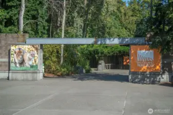 Short stroll to the Woodland Park Zoo!