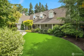 Perfectly situated near Overlake Golf & Country Club and neighborhood favorites like Kitchen + Market, this picture-perfect Medina retreat combines classic charm with everyday luxury.