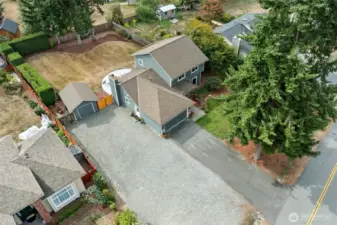 Large gravel parking area - perfect for an RV!