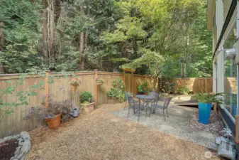 Low maintenance yard, with gate access to Lendemain trails