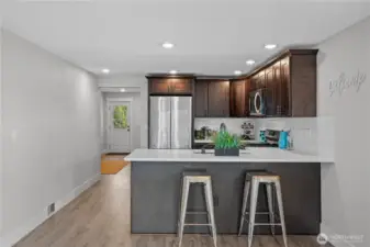 Breakfast Bar made for two! Cozy!