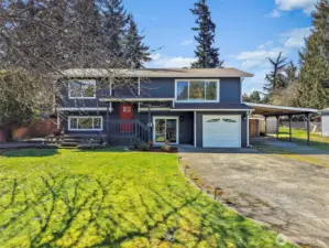 Move-in ready home in desirable Lake Tapps community.