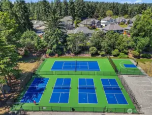 Pickleball and tennis courts at Jenks Park.