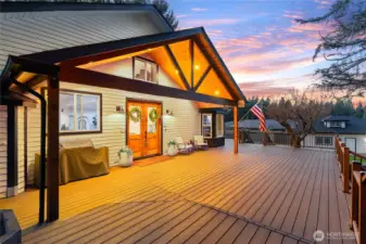 Gorgeous 2,200sqft wrap around deck!