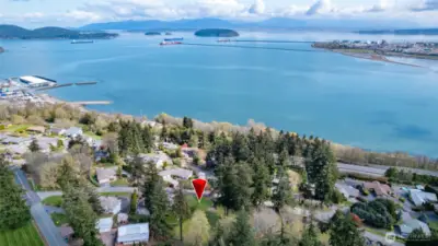Great location near Hwy 20 and downtown shopping.