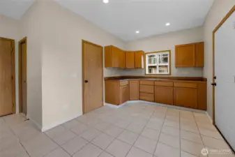 Potential MIL/Bonus room, plumbed for sink under cabinet