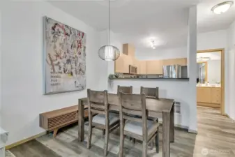 Plenty of dinner party space!