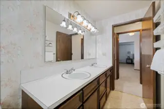 reverse view of upstairs full bath
