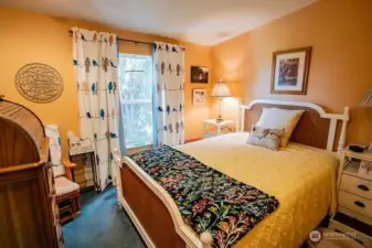 Guest bed 1