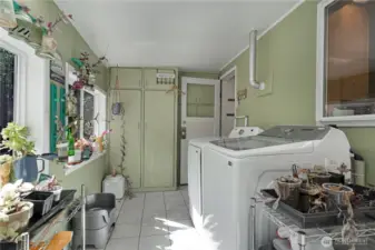 laundry room with built in cabinets