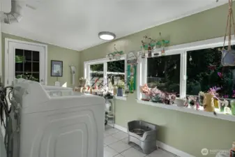 laundry room with enterance