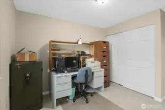 2nd bedroom and view of large closet location