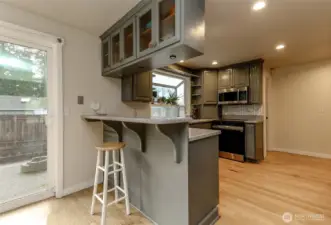 Enjoy quick meals at the breakfast bar!