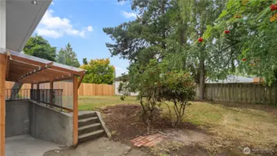 Beautiful LARGE backyard!