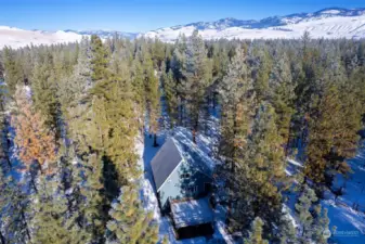 Classic craftsman 3 Bed 2 bath Mountain home in Winthrop. 2078 square feet. Lots of storage. New appliances. Super well insulated for energy efficient home all seasons.  Endless mountain views from this homes location. Nearby Ski Trial system.