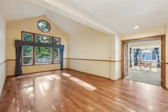 Wood floors in great rm.