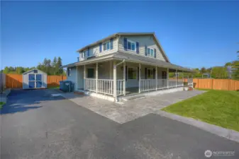Lots of driveway space