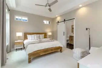 Large Primary bedroom - Main Level
