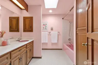 Pink bathroom - yes please!