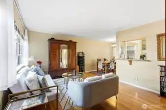 This well-maintained 1-bedroom, 1-bath condo offers comfort, convenience, and low-maintenance living in one of the city’s most walkable neighborhoods