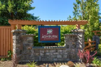Ashburn Condominiums is a peaceful, well-kept neighborhood setting.